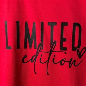 🔥Women’s “Limited Edition” graphic tee ✨